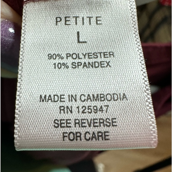 Roz & ali V-neck pull over top w/2 front pockets and 3/4 sleeves Large petite - Picture 8 of 10